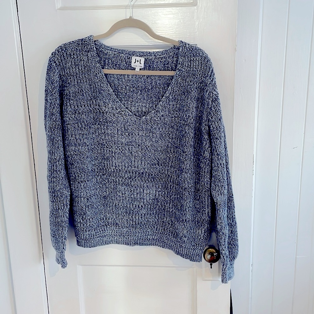 John + Jenn L blue heathered v-neck knit sweater, gently worn, great condition